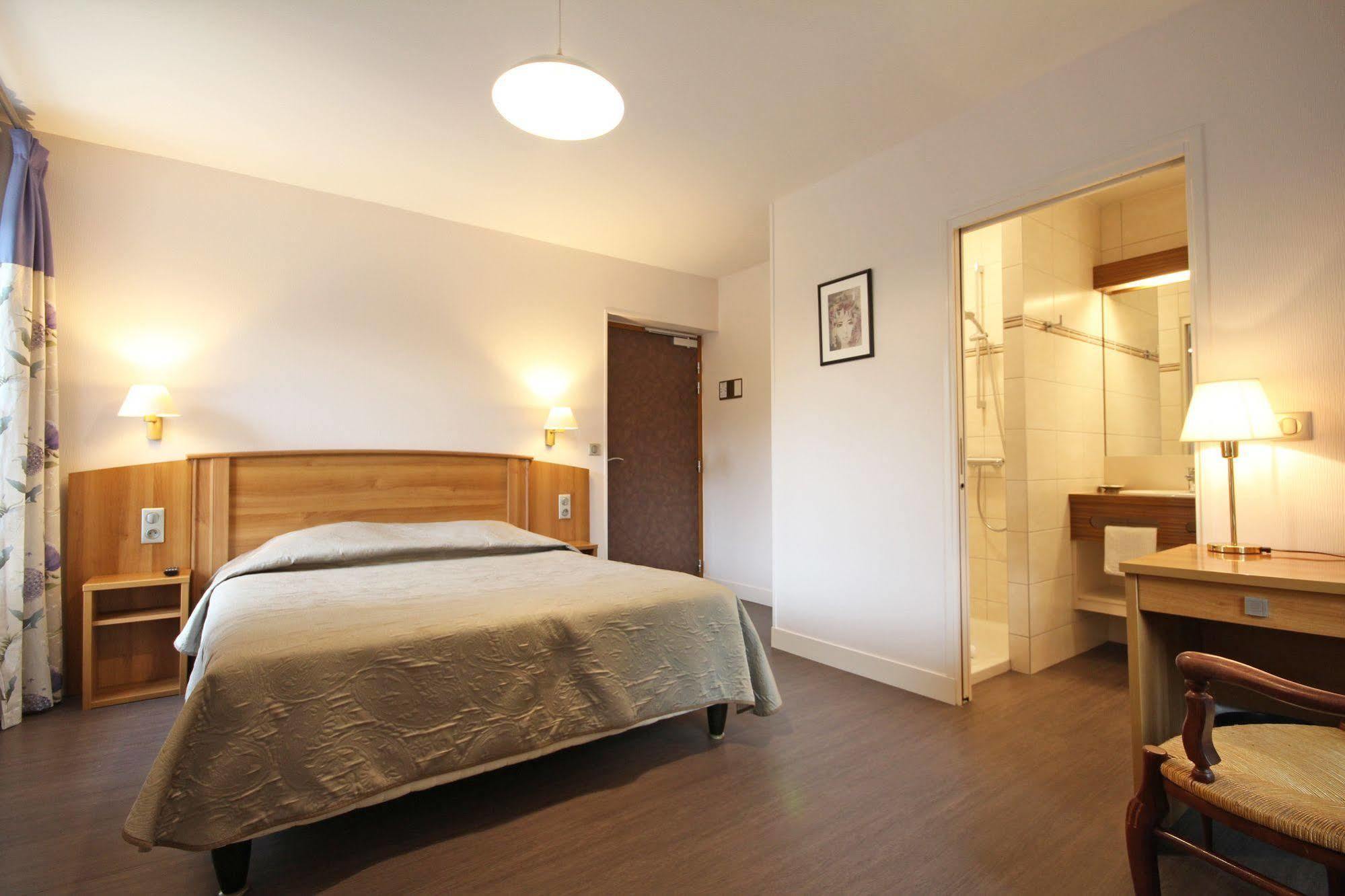 Logis De France- Restaurant Grill Hotel Domfront (Orne)