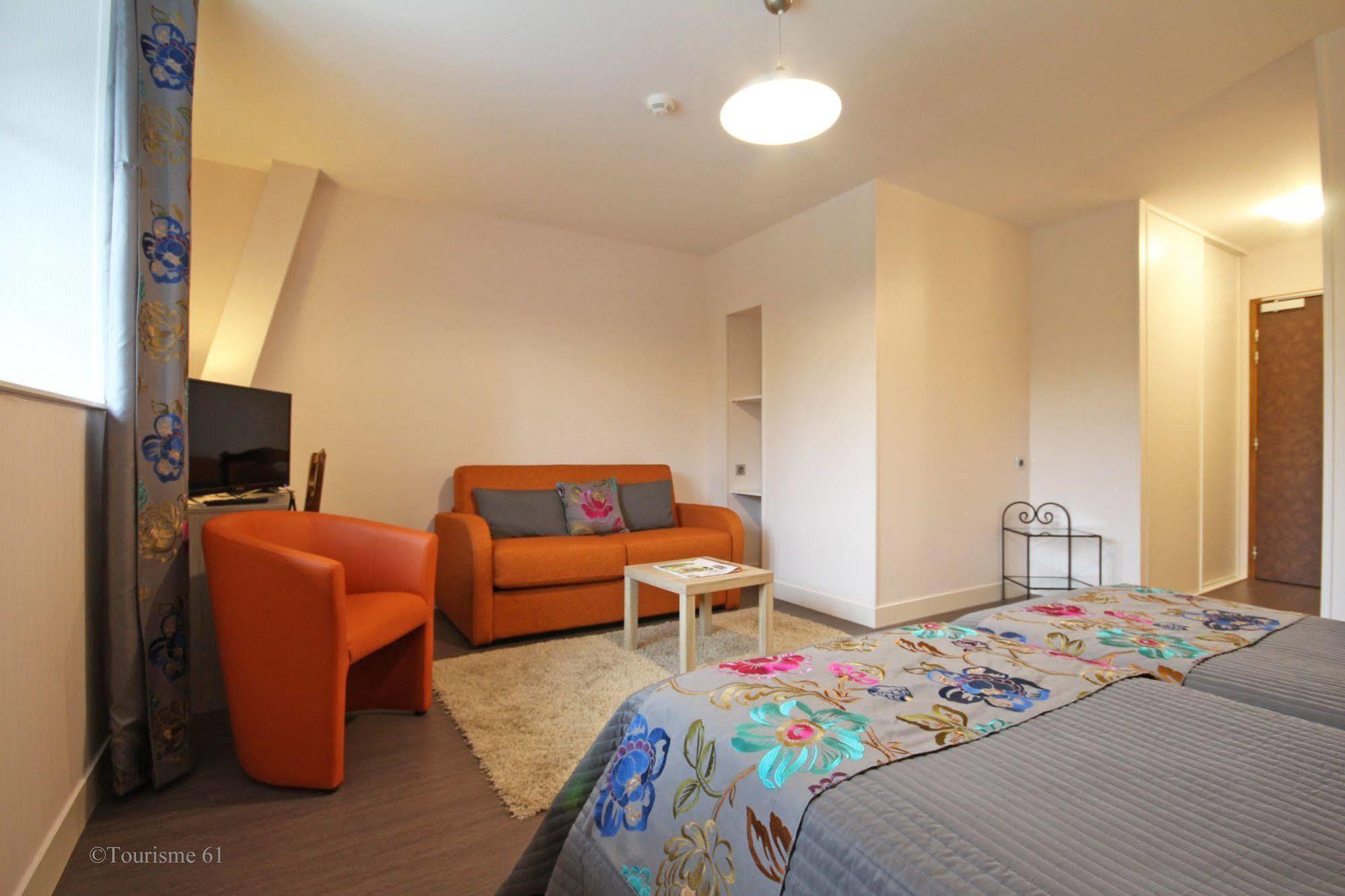 Logis De France- Restaurant Grill Hotel 2*